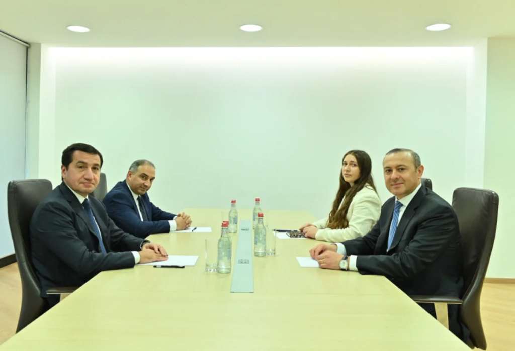 Hikmət Hacıyev Ermənistanda Armen Qriqoryan ilə görüş keçirdi