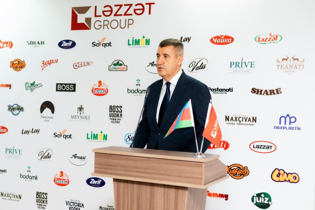 "Ləzzət" mağazasında satıcı SKANDALI - FOTO