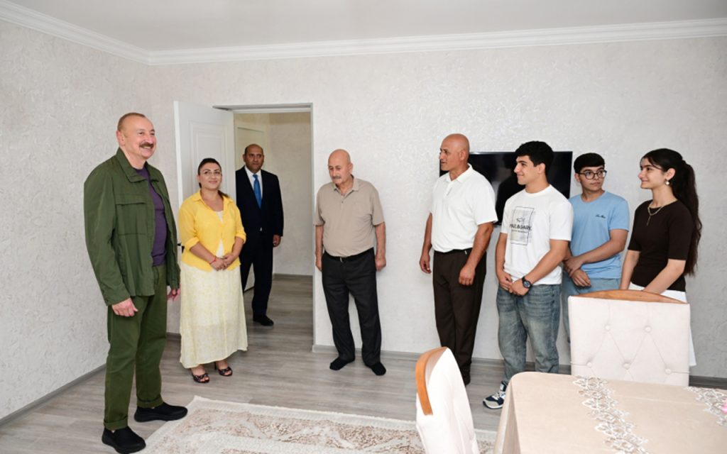 Prezident onlara qonaq getdi - Fotolar