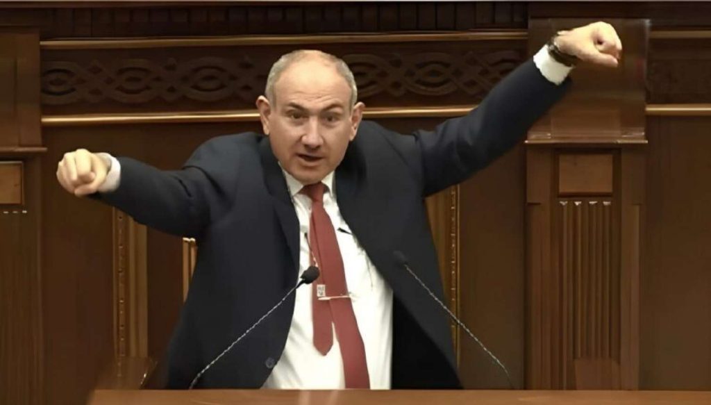 Rusiyadan qayıdan Paşinyandan ölkəsinə şad xəbər