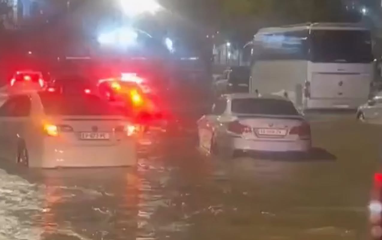 Tbilisini su basdı – Video