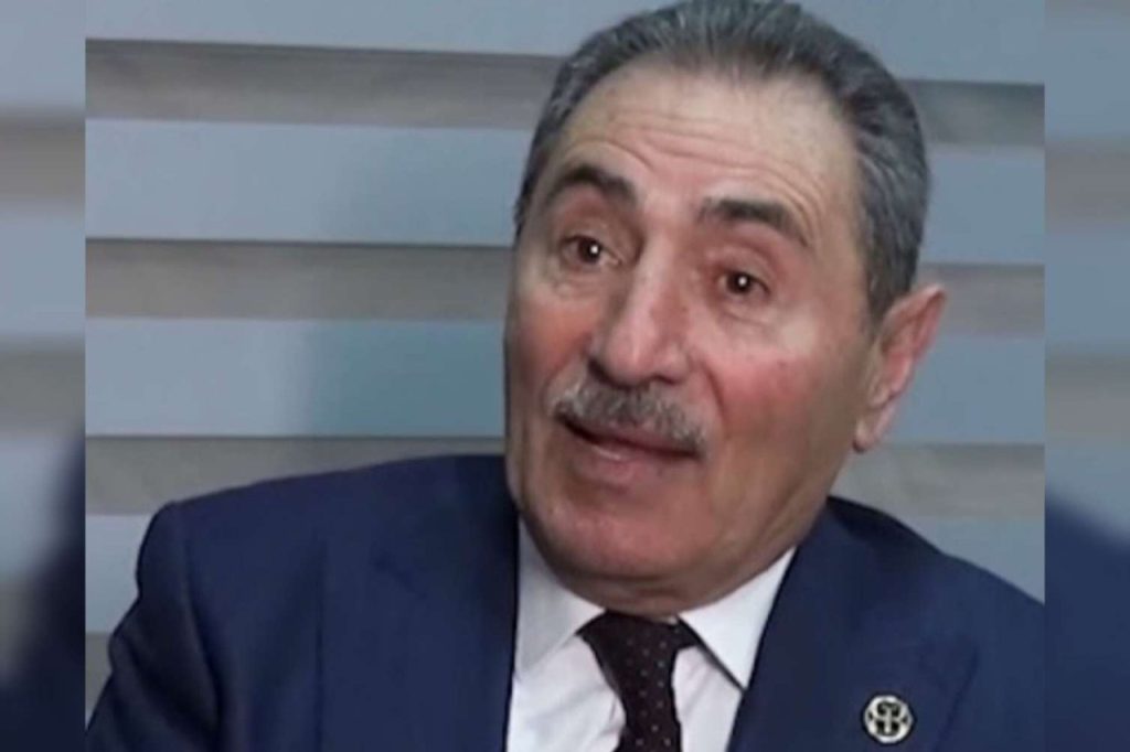 Azərbaycanda müğənni iki rayonu birləşdirən yol çəkdi - VİDEO
