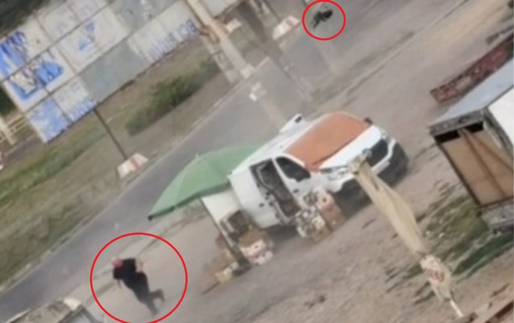 Meyvə satıcısı dron hücumundan yaxa qurtara bilmədi - Video