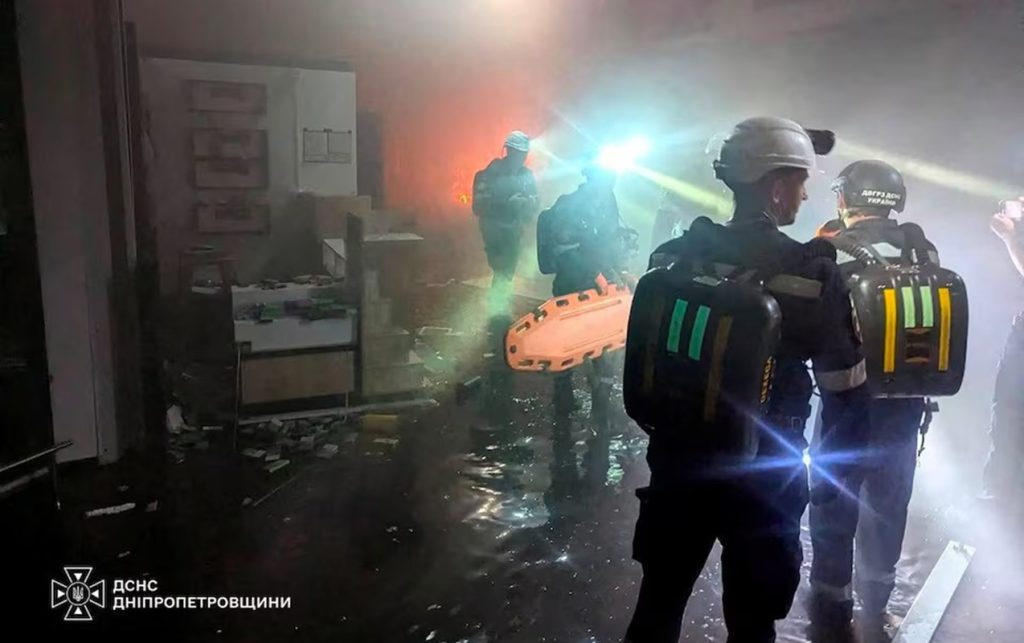 Zelenskinin doğulduğu şəhər vuruldu - Ölənlərin sayı 16-ya çatdı - Foto