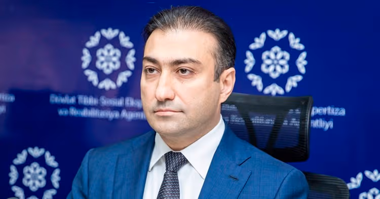 Daha bir baş həkim işdən çıxarıldı
