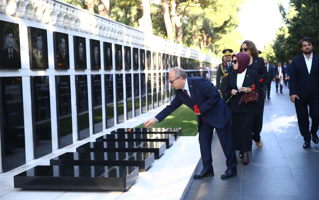 Birol Akgün Şəhidlər xiyabanını və Türk şəhidliyini ziyarət etdi - Fotolar