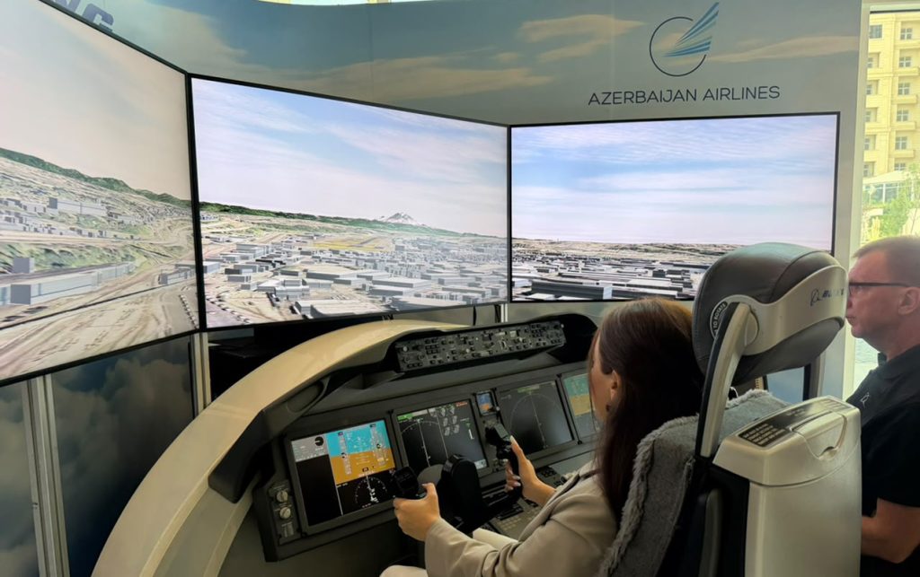“Boeing 787 Dreamliner” uçuş simulyatoru nümayiş olundu - Fotolar