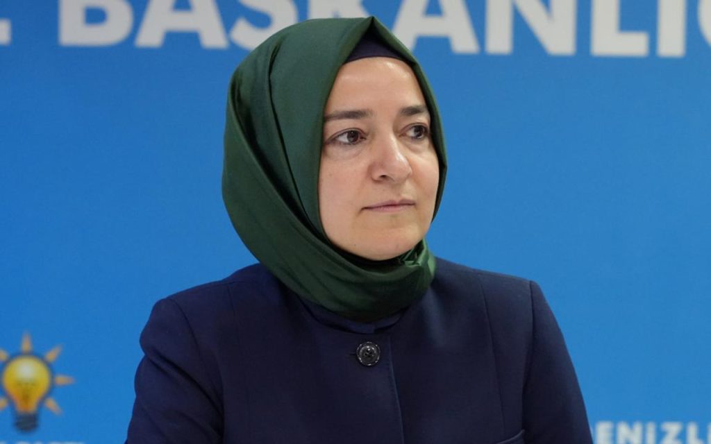 Ərdoğanın müavini istefa verdi