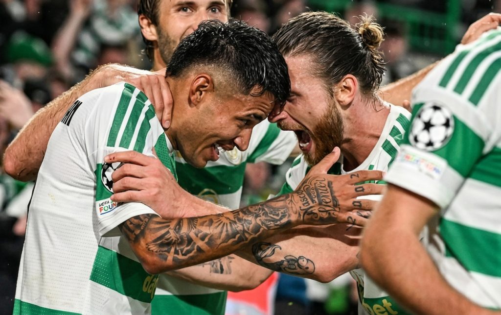 Kamilo Duran Şotlandiyada ayın futbolçusu seçildi - Foto