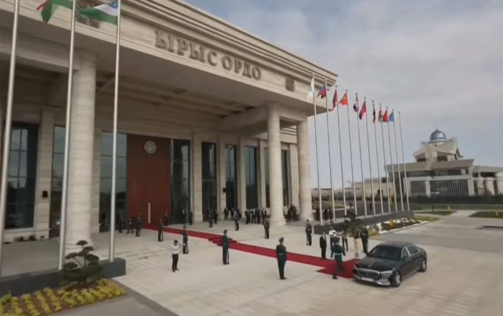 Japarov sammit iştirakçılarını qarşıladı - Canlı