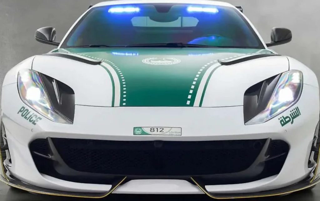 Dubay polisinin istifadəsinə yeni lüks avtomobillər verildi - Fotolar