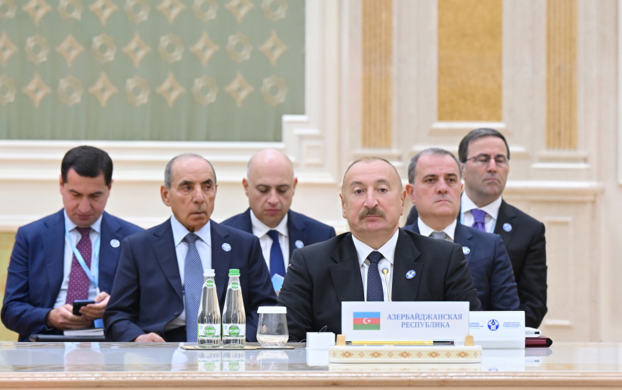 Prezident geniş tərkibdə iclasda iştirak etdi – Fotolar