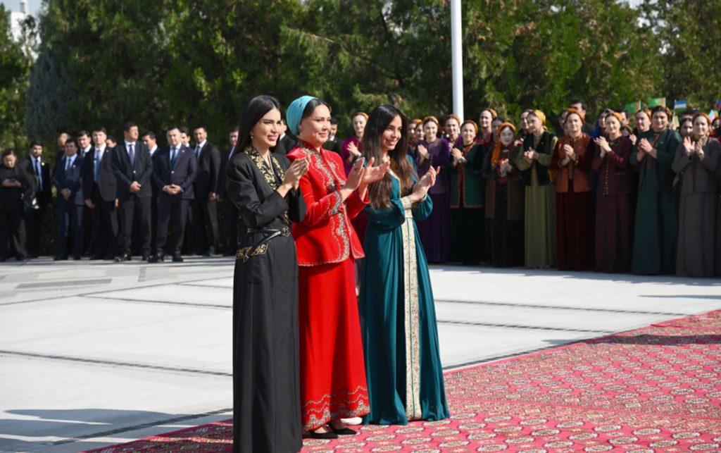 Leyla Əliyeva MAMA “Ana təbiət” beynəlxalq incəsənət sərgisində – Fotolar