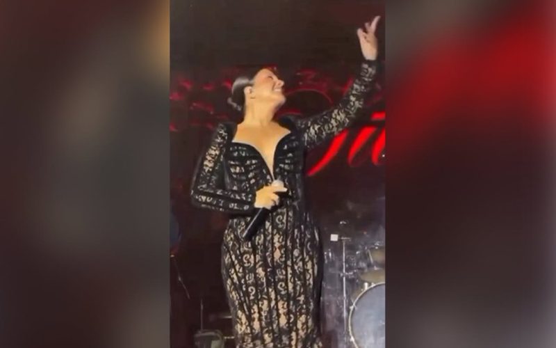 Sevgilisi həbs olunan Sibel Can səhnədə şou göstərdi – Video