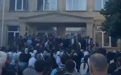 Məktəbli forması ilə bağlı qaydalara etiraz edən – 37 nəfər həbs olundu