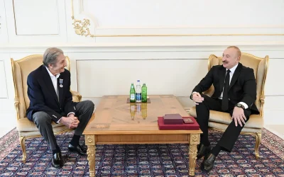 İlham Əliyev Fərhad Xəlilova “İstiqlal” ordenini təqdim edib
