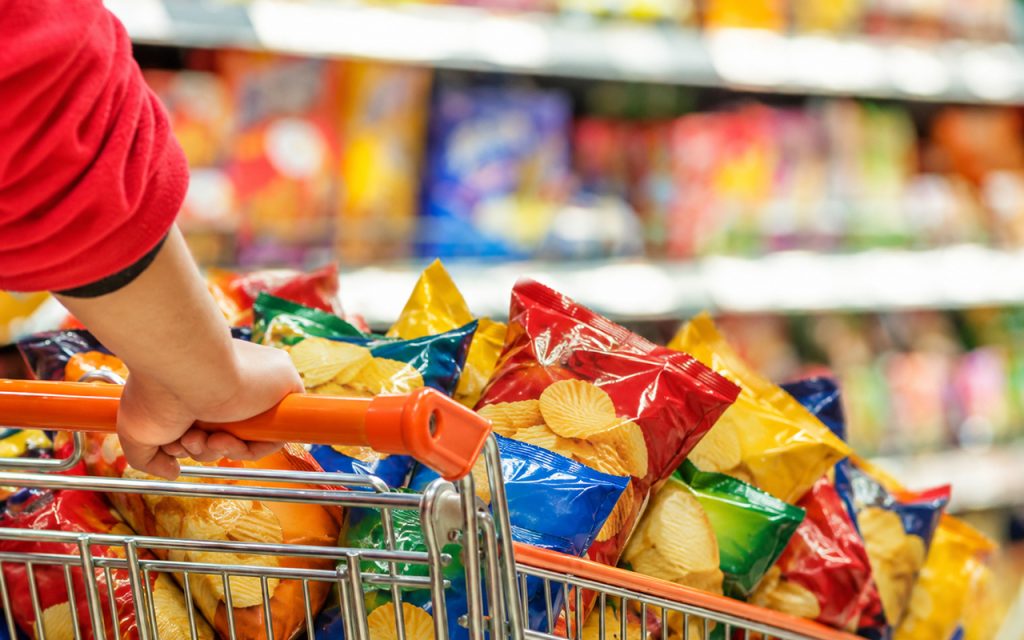 Bakıda supermarketdə 100 minlik fırıldaq – Müdir çipsilərə görə həbs edildi