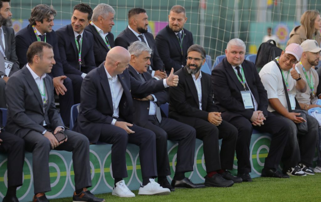 FIFA prezidenti Hövsan Yarış Kompleksində – Fotolar
