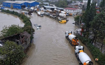 İstanbulda leysan davam edir, 2 nəfər öldü – Video