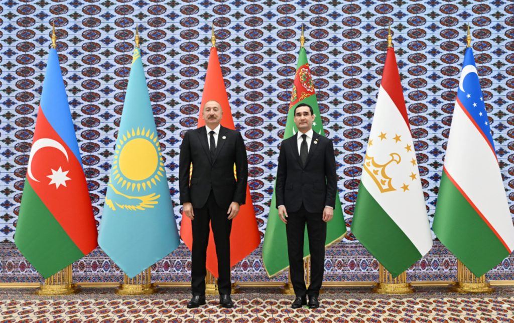 Əliyevi “Avaza” Kompleksində qarşıladı - Fotolar