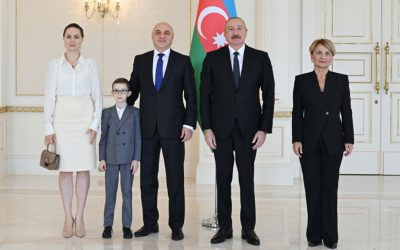 Yeni səfir ailəsi ilə Prezidentin qəbulunda – Fotolar